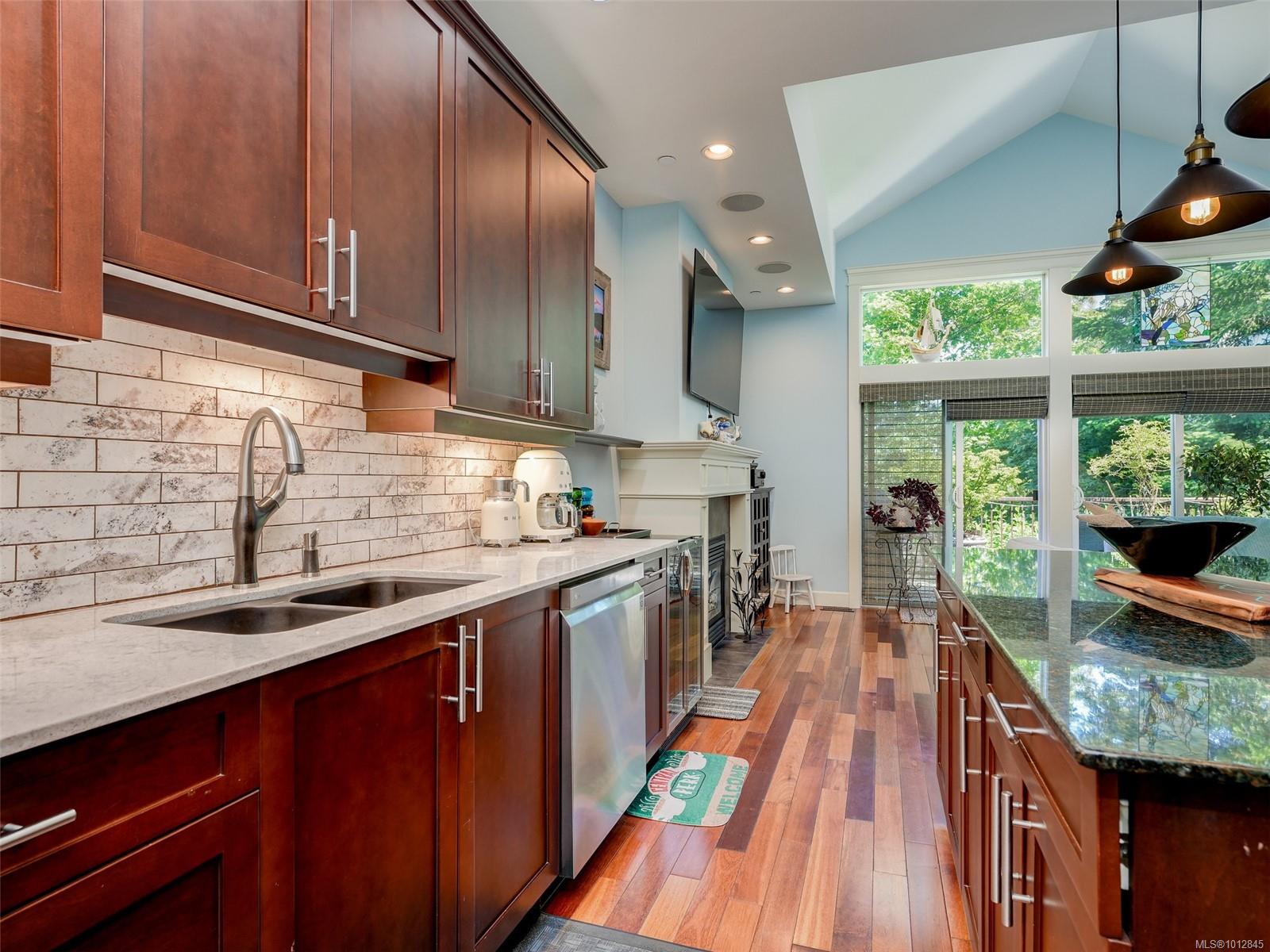 551 Bezanton Way # 18