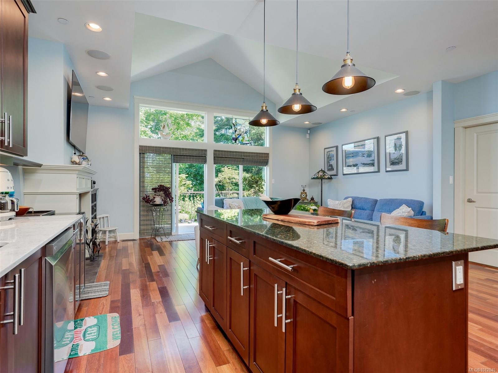 551 Bezanton Way # 18