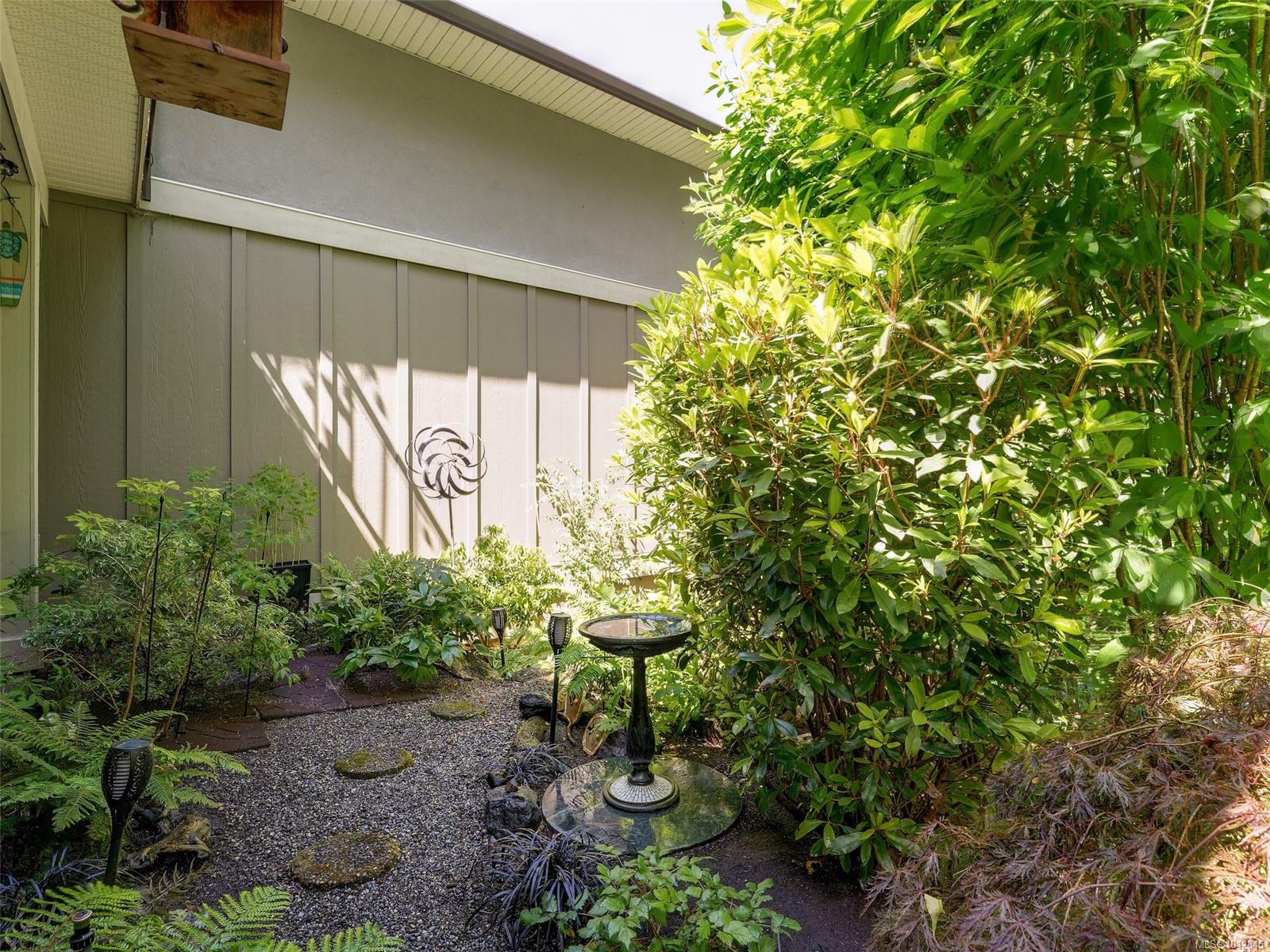 551 Bezanton Way # 18