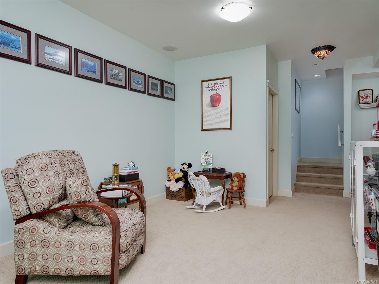 551 Bezanton Way # 18