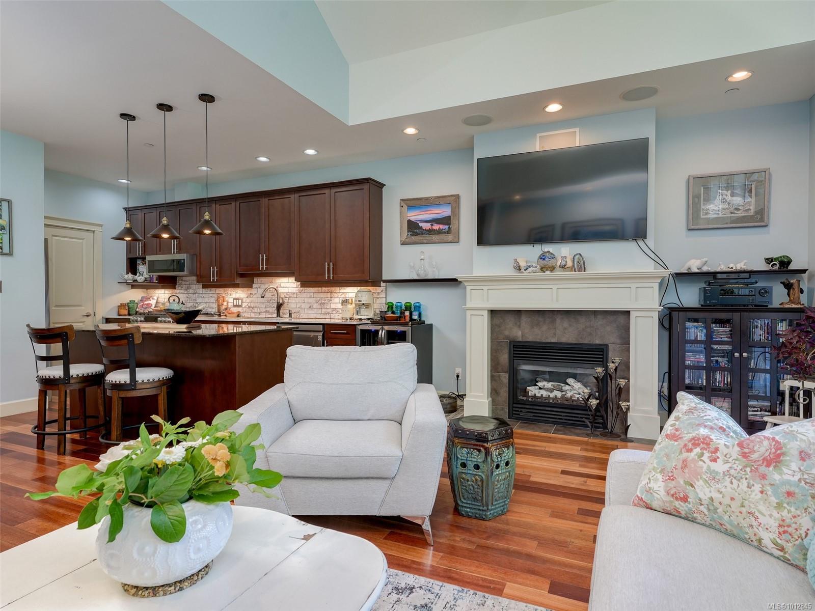 551 Bezanton Way # 18