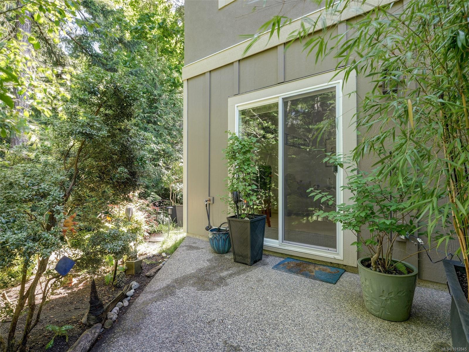 551 Bezanton Way # 18