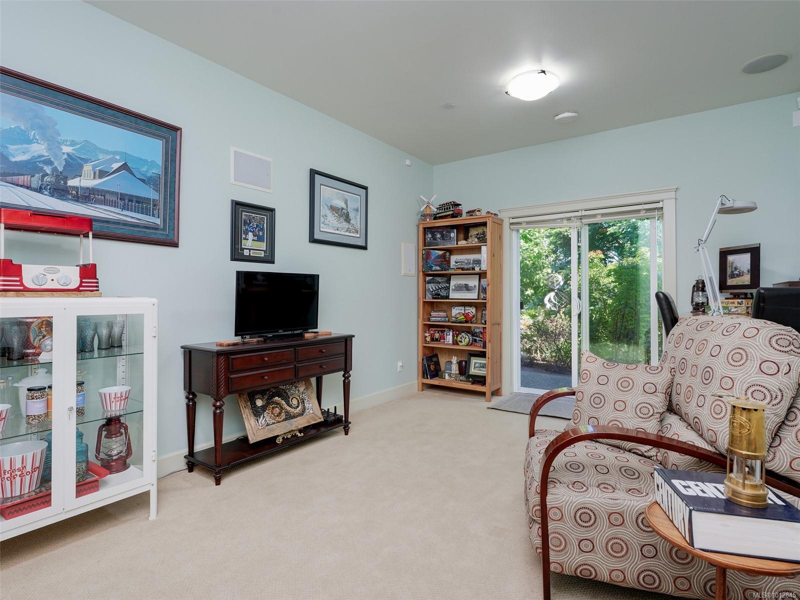 551 Bezanton Way # 18