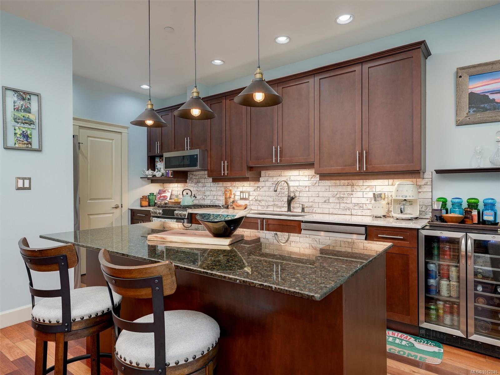 551 Bezanton Way # 18