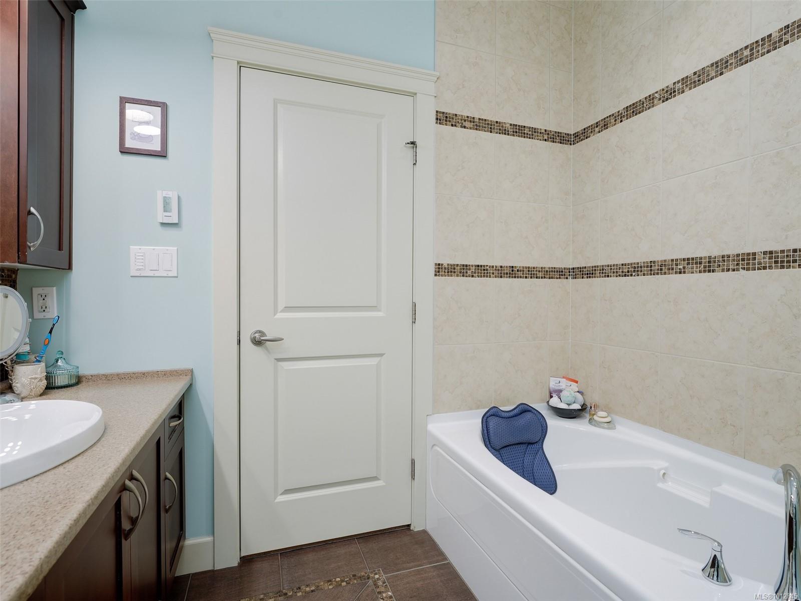 551 Bezanton Way # 18