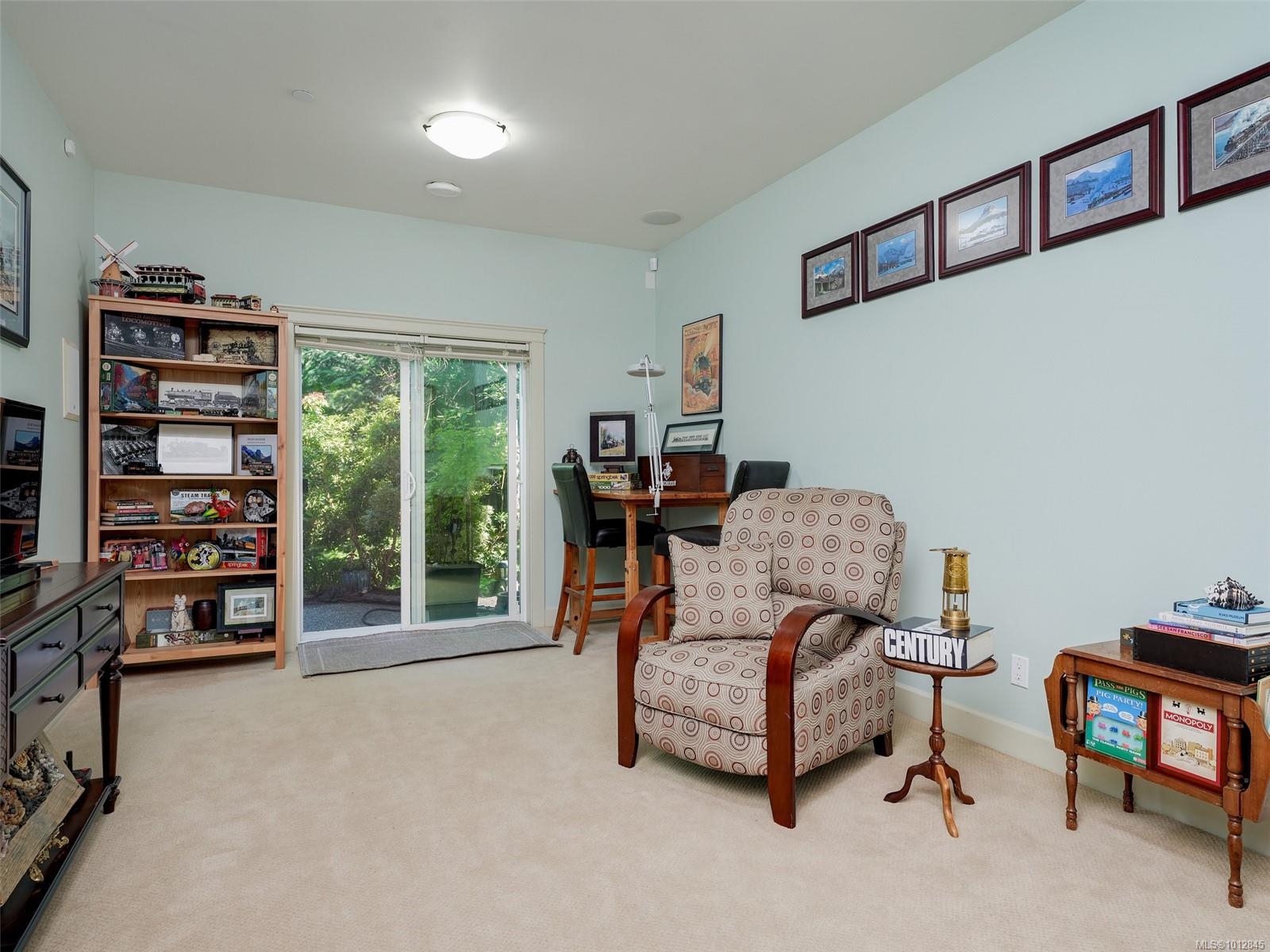 551 Bezanton Way # 18