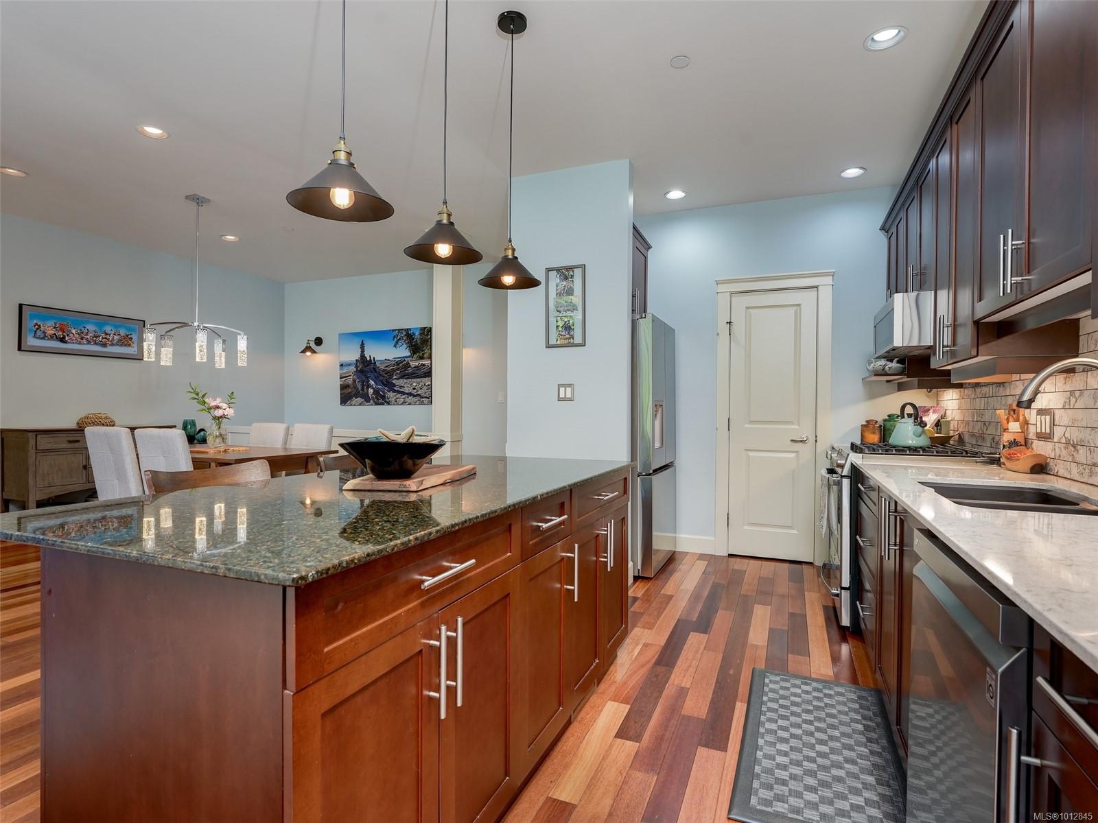 551 Bezanton Way # 18