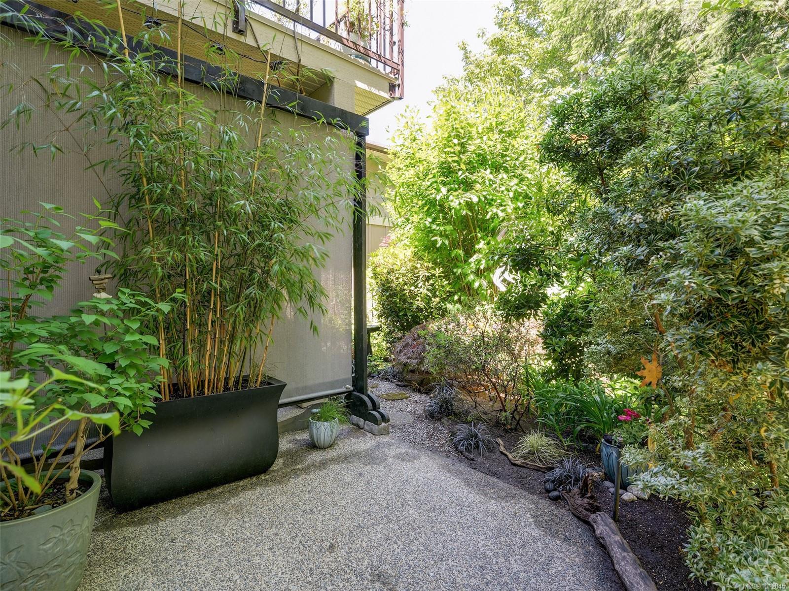 551 Bezanton Way # 18