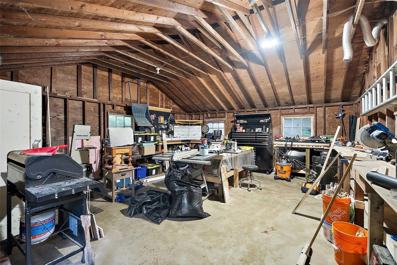 6909 Grant Rd W