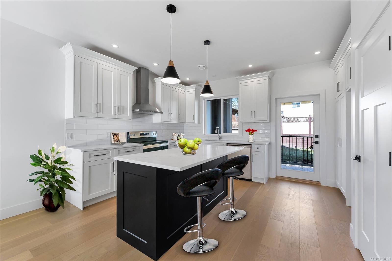 2021 Oakhill Pl