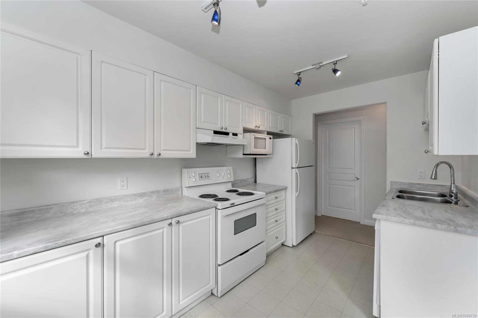 1580 Christmas Ave #104