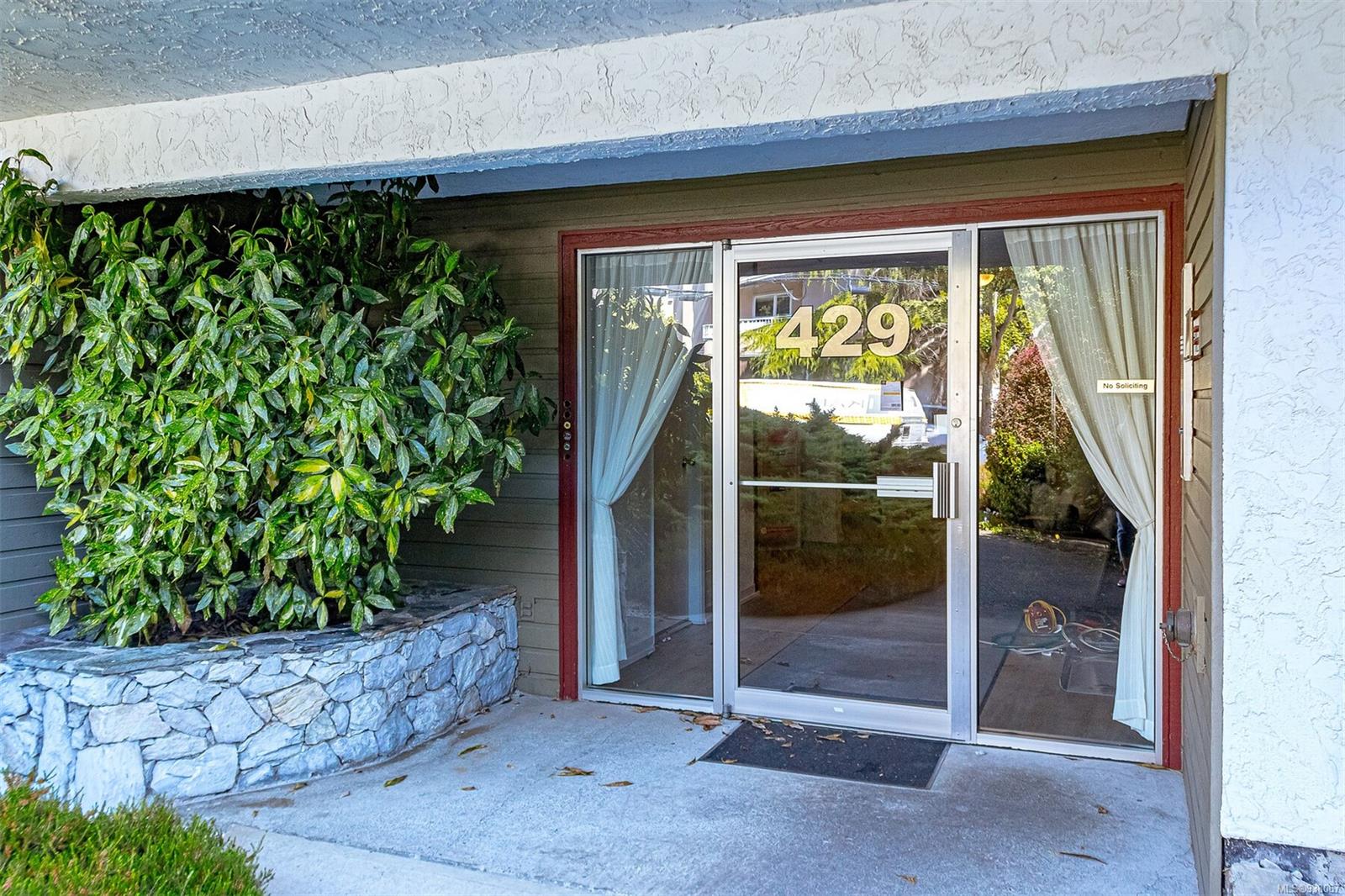 429 Linden Ave # 206