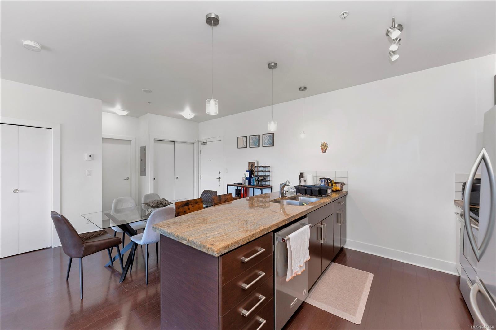 2745 Veterans Memorial Pkwy # 504