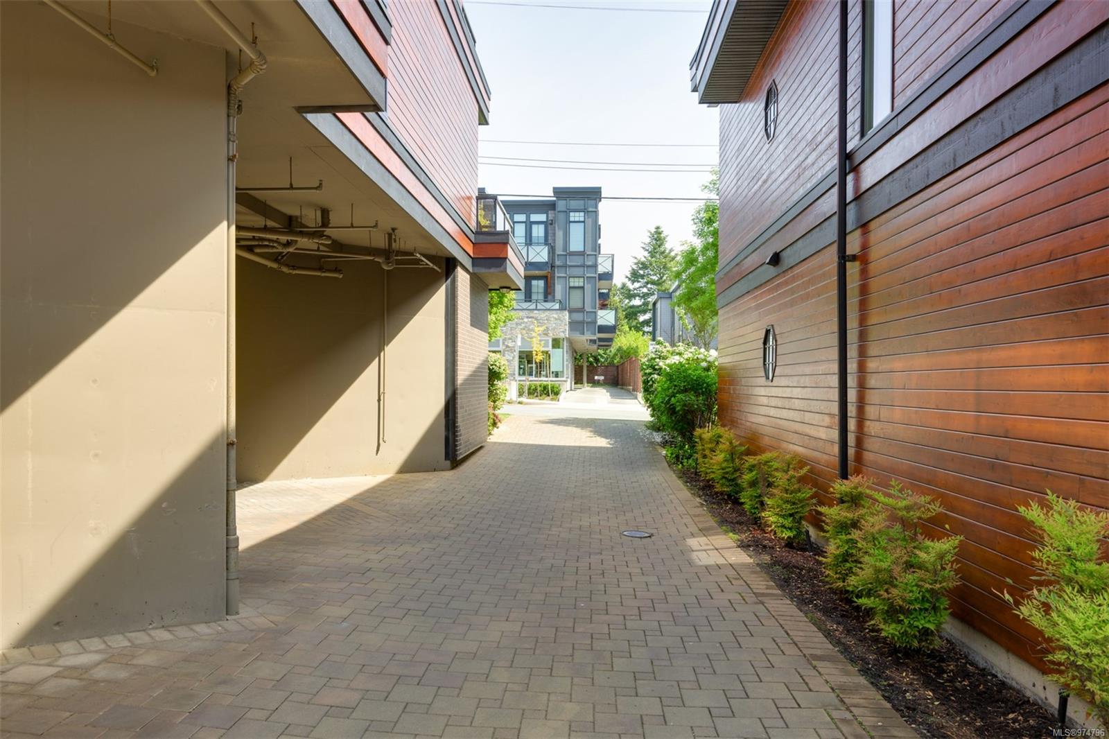 2589 Penrhyn St # 303