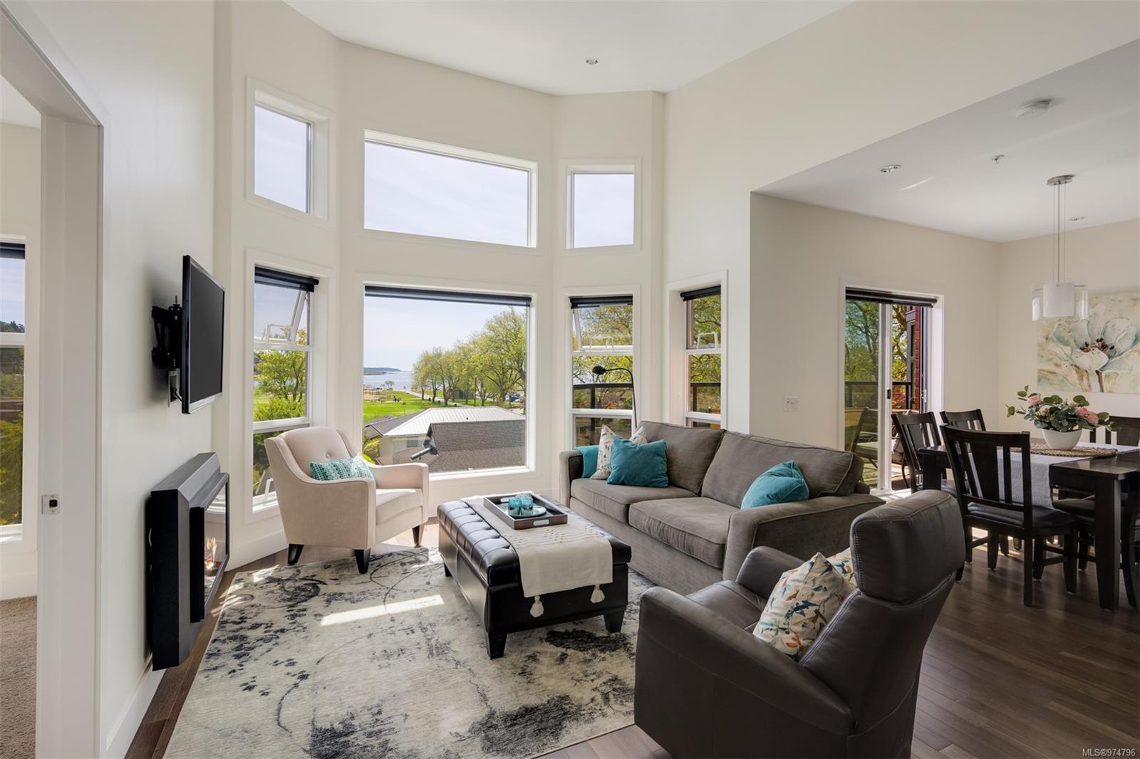 2589 Penrhyn St # 303