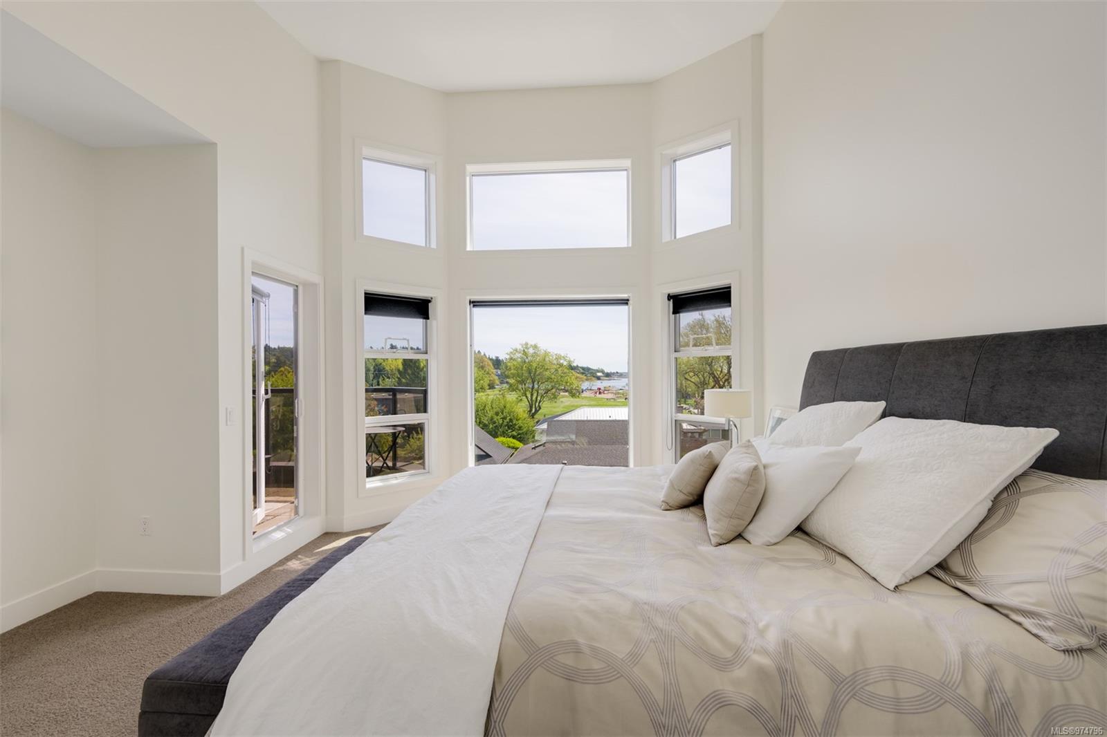 2589 Penrhyn St # 303