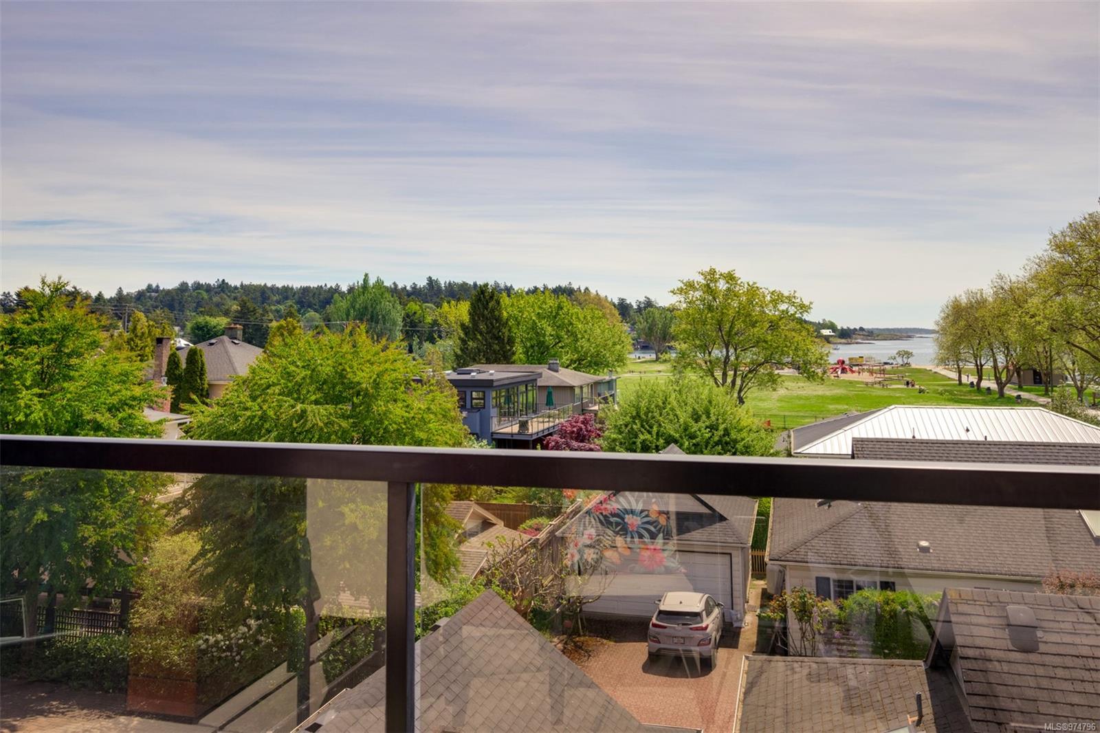 2589 Penrhyn St # 303