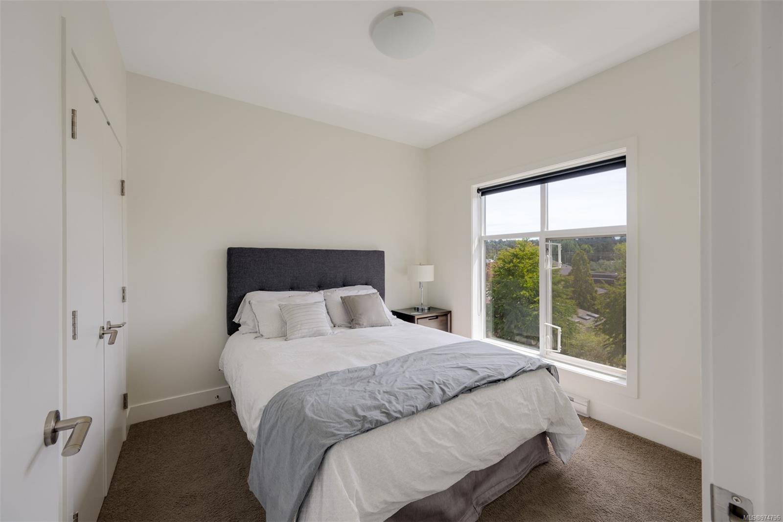 2589 Penrhyn St # 303