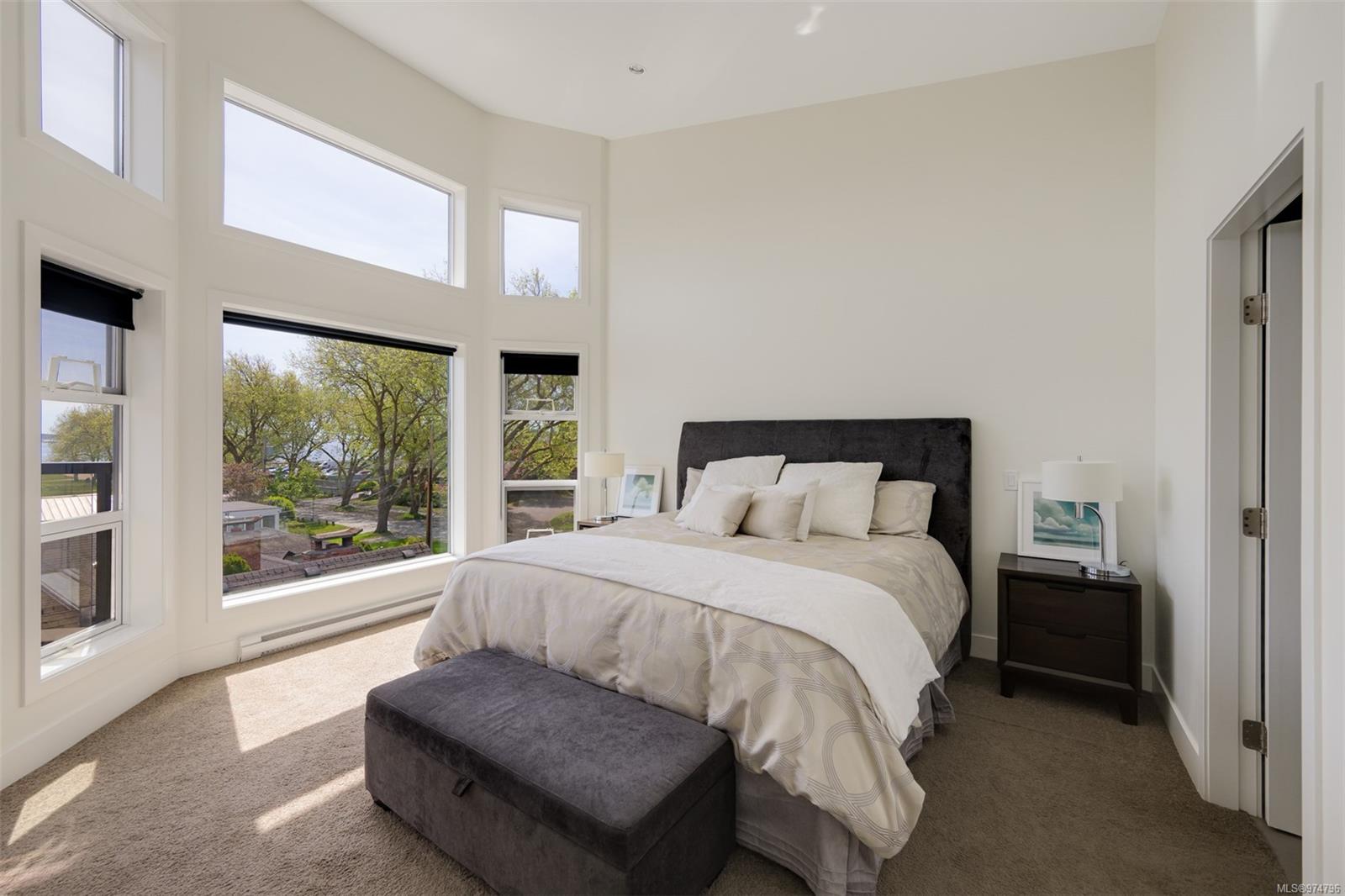 2589 Penrhyn St # 303