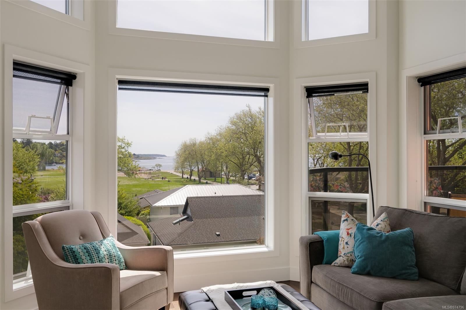 2589 Penrhyn St # 303