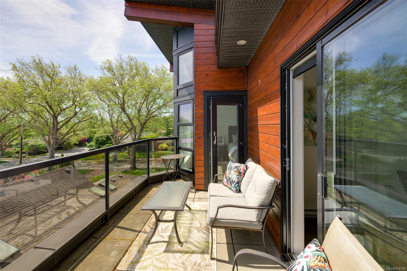 2589 Penrhyn St # 303