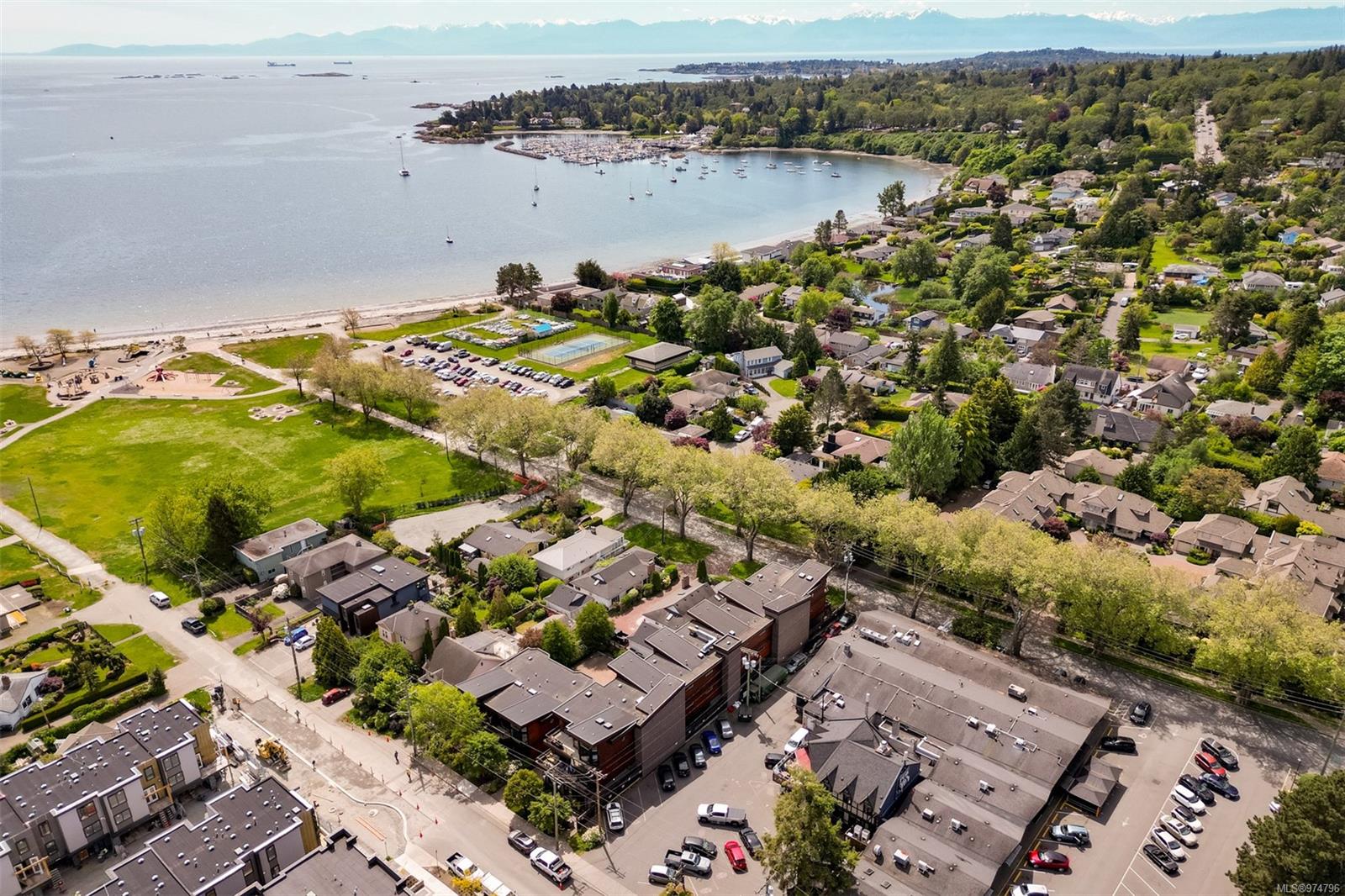 2589 Penrhyn St # 303