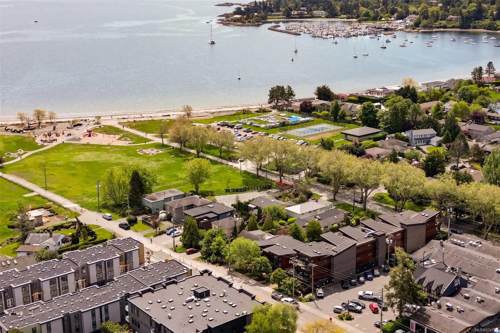 2589 Penrhyn St # 303