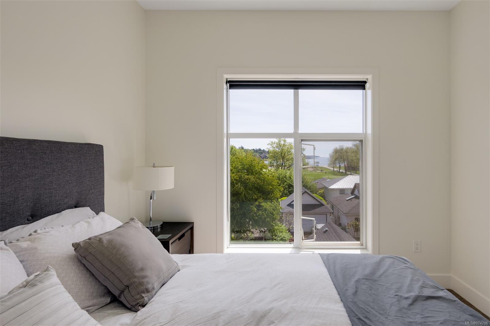 2589 Penrhyn St # 303