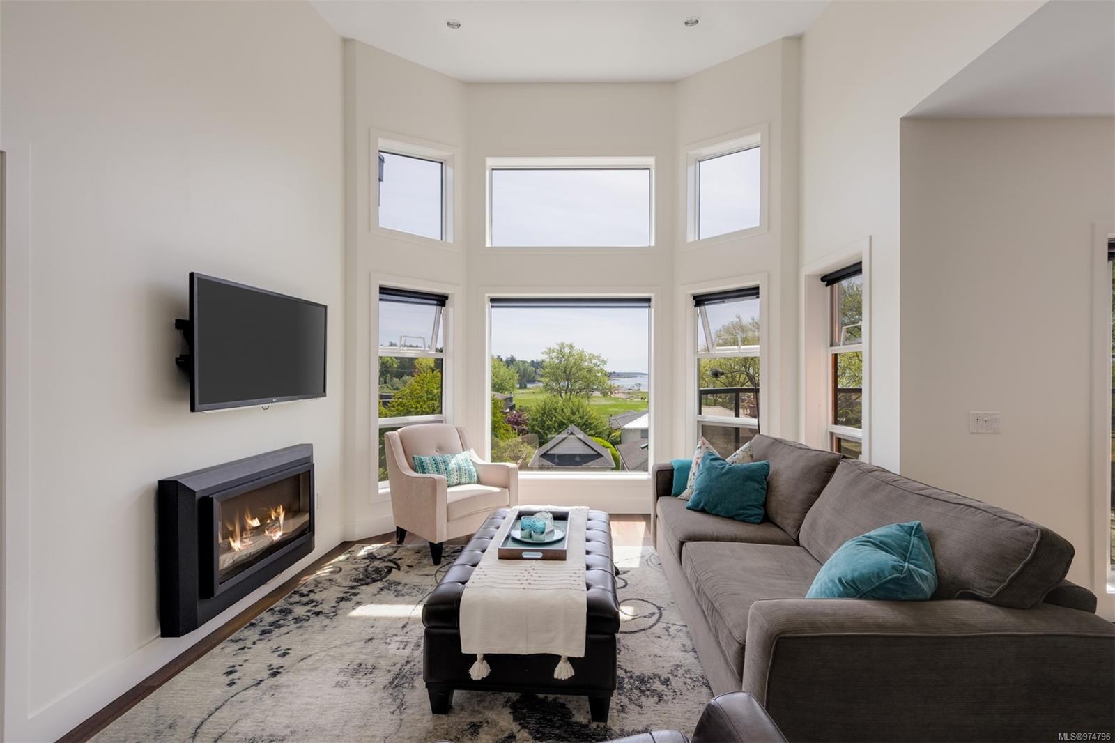 2589 Penrhyn St # 303