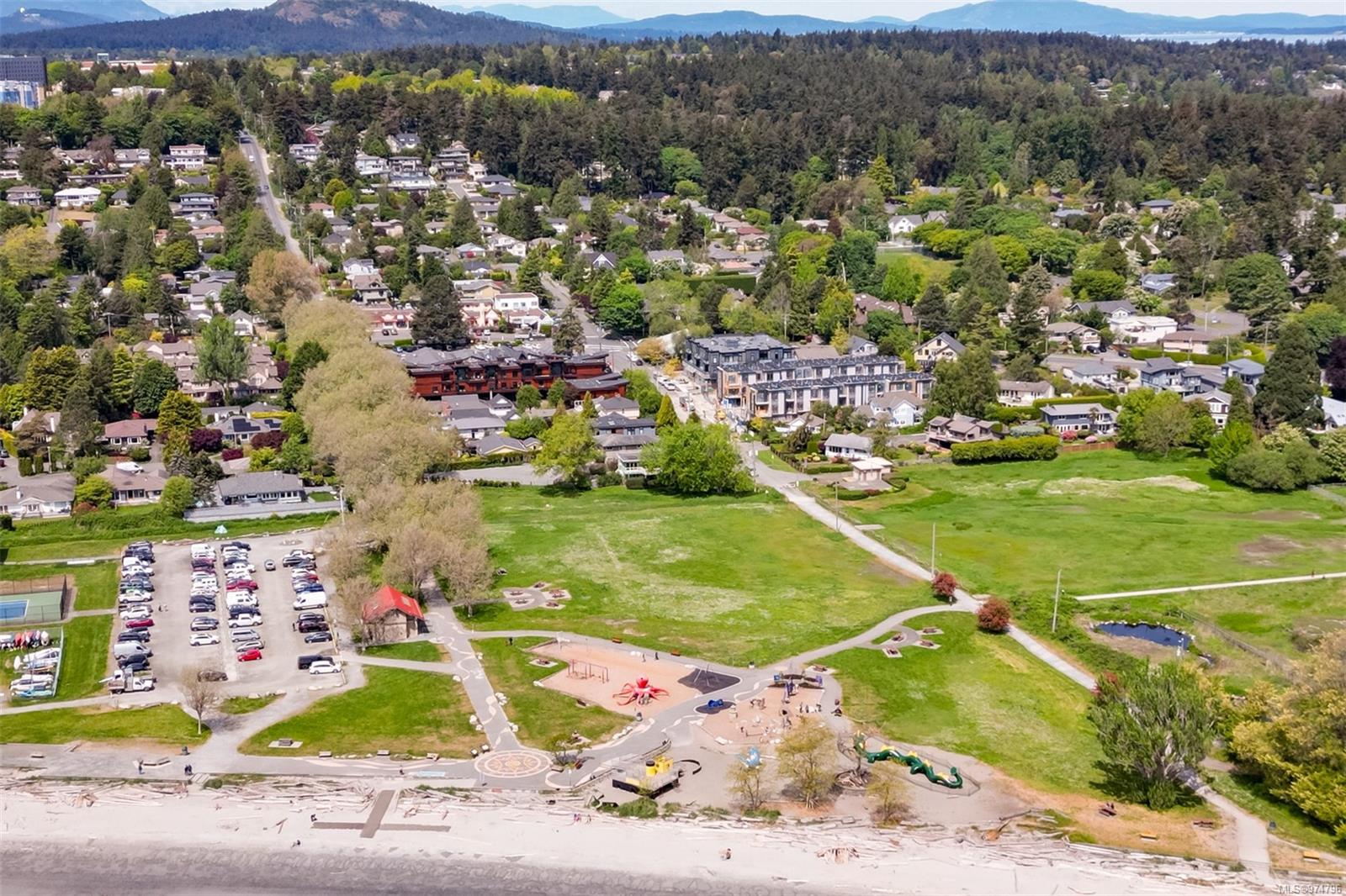 2589 Penrhyn St # 303