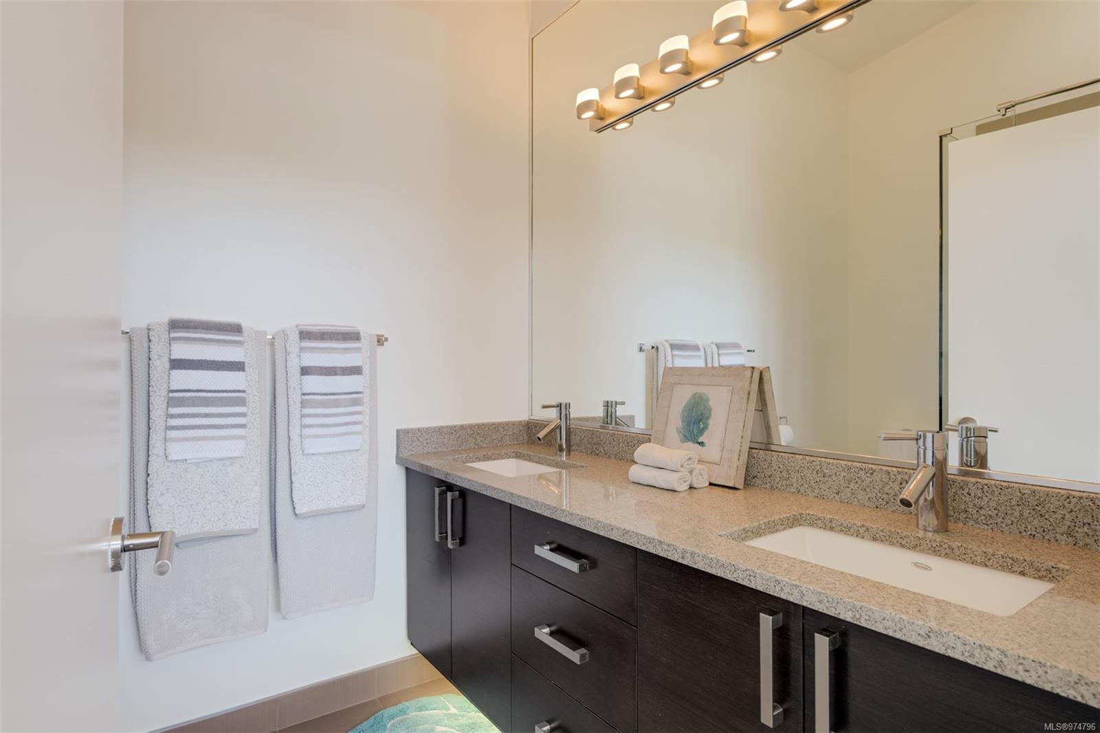 2589 Penrhyn St # 303