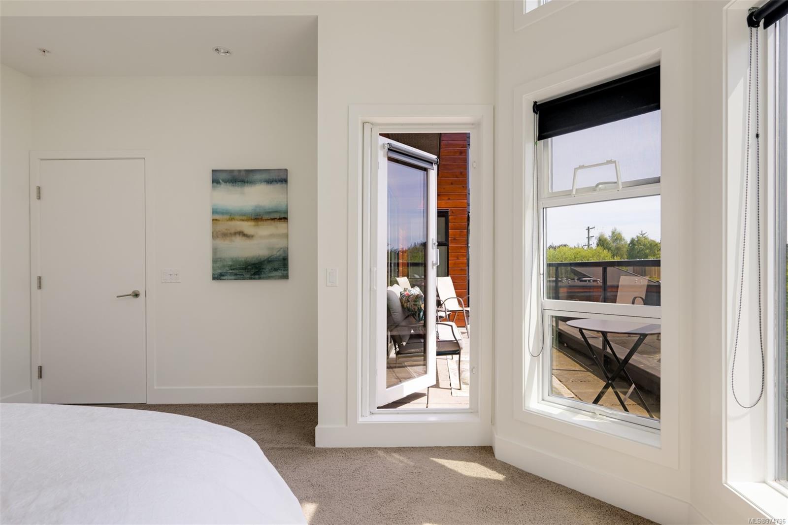 2589 Penrhyn St # 303