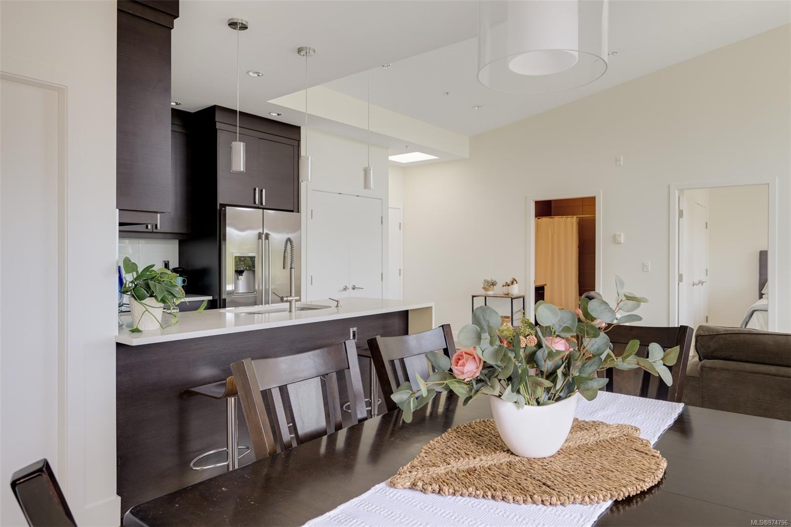 2589 Penrhyn St # 303