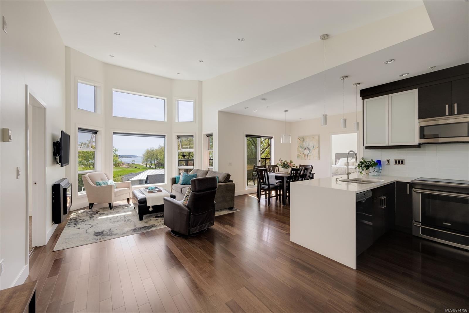 2589 Penrhyn St # 303