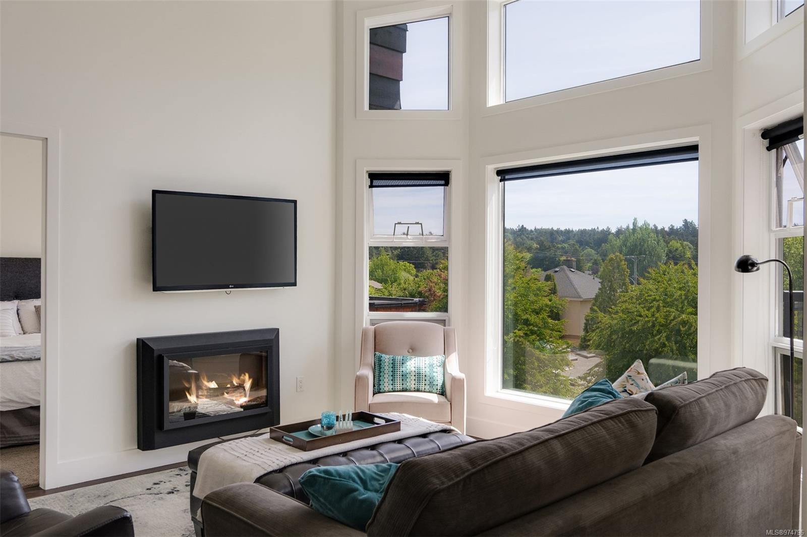 2589 Penrhyn St # 303