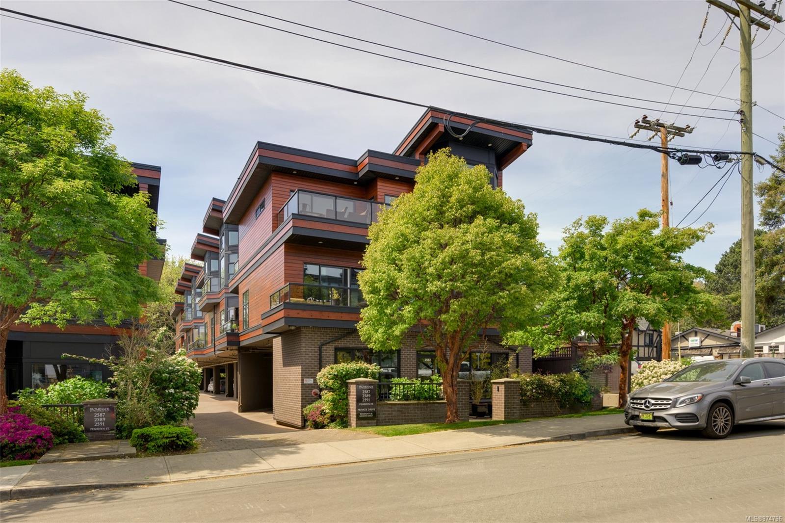 2589 Penrhyn St # 303