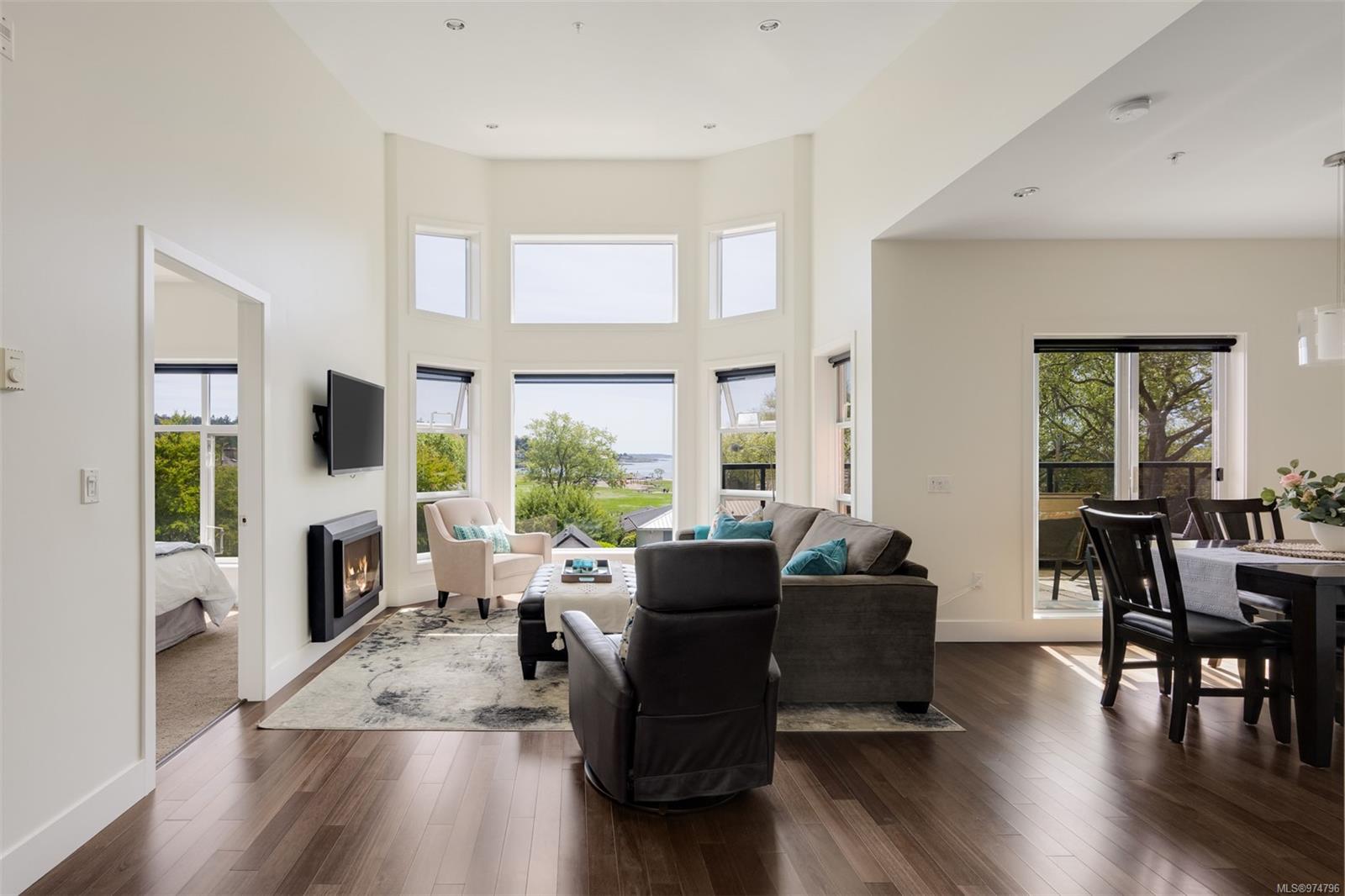 2589 Penrhyn St # 303