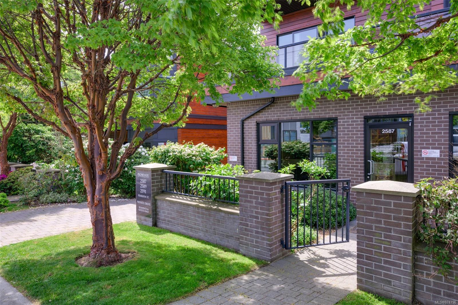 2589 Penrhyn St # 303