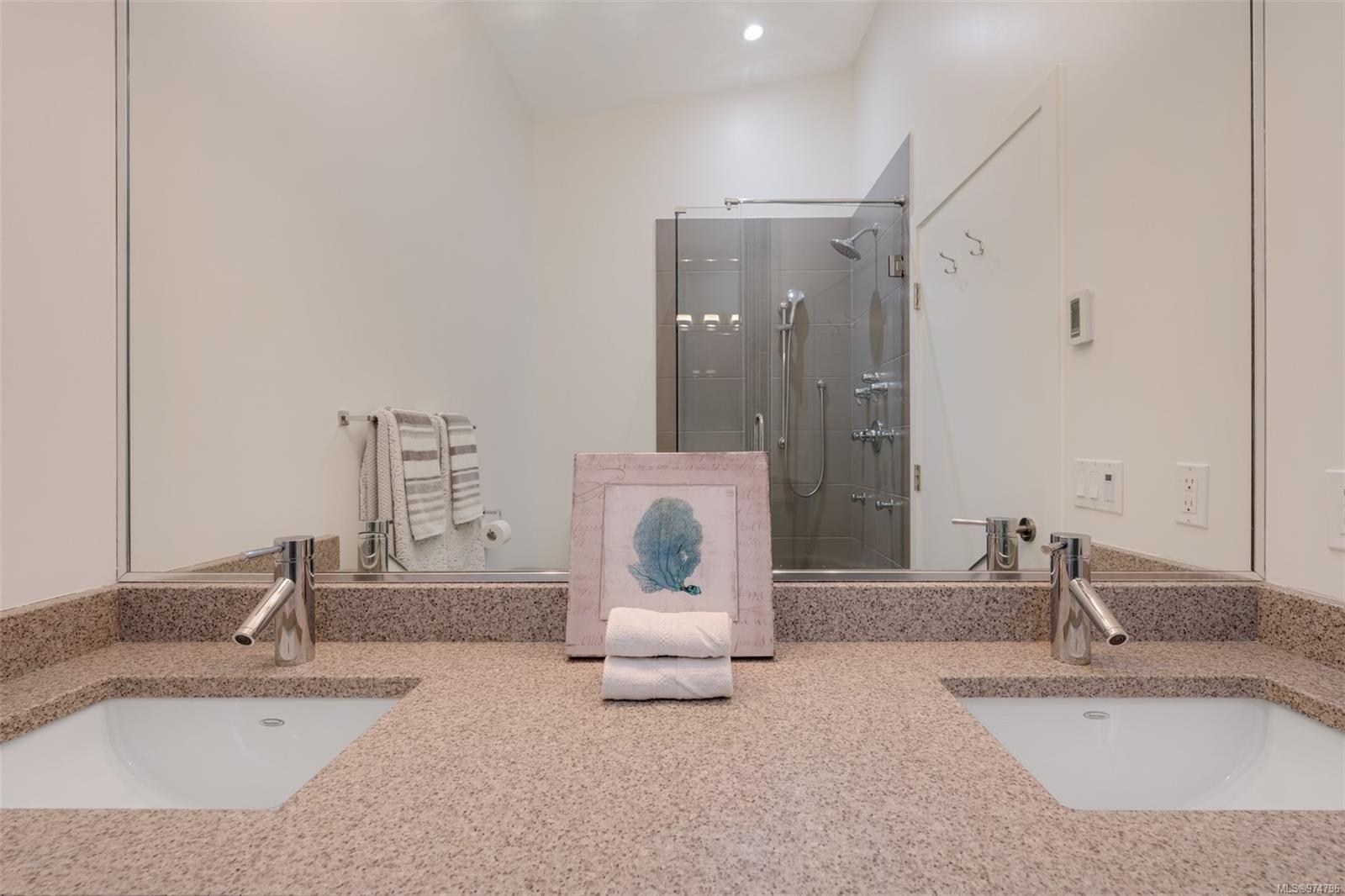 2589 Penrhyn St # 303