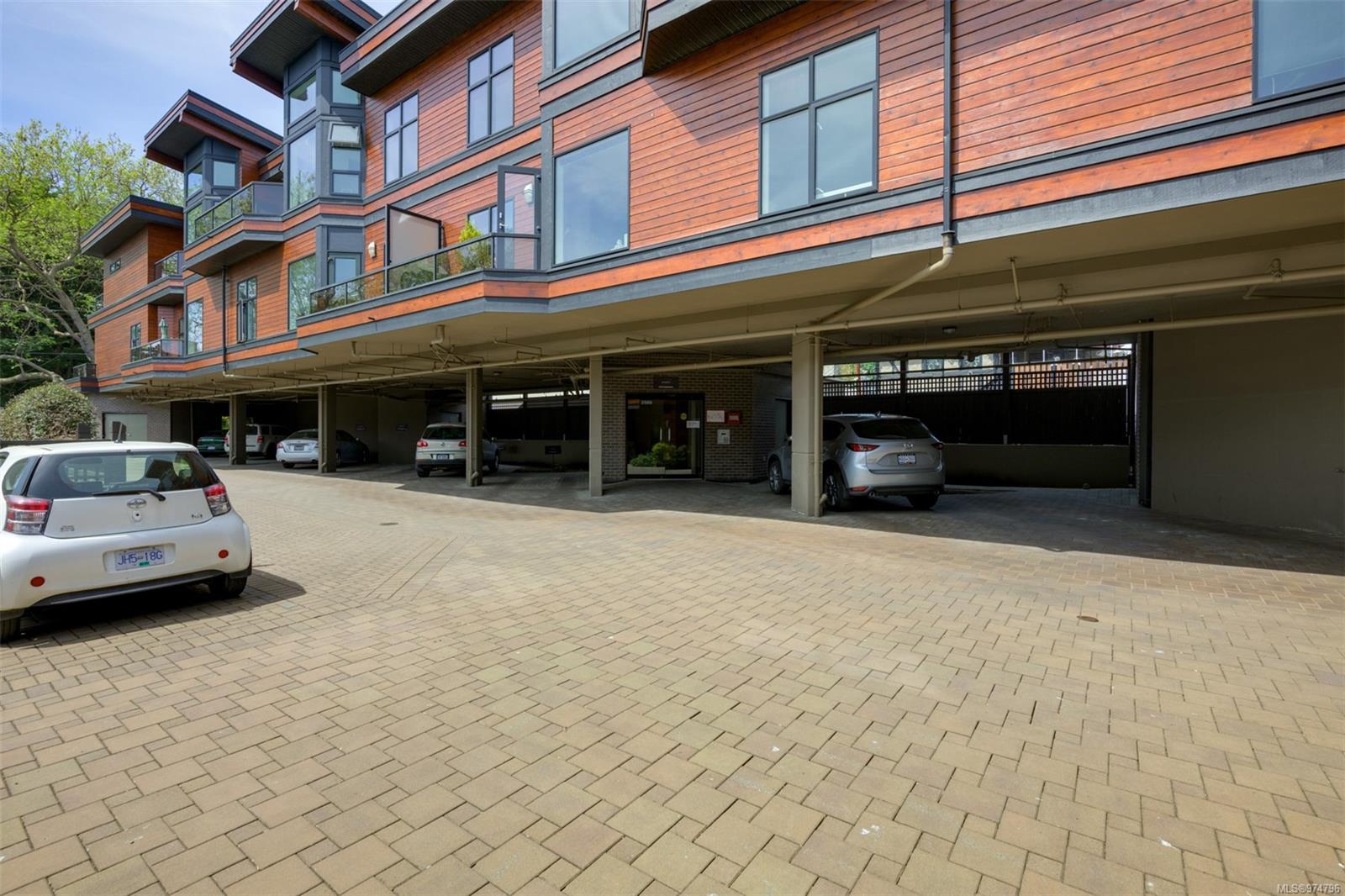 2589 Penrhyn St # 303