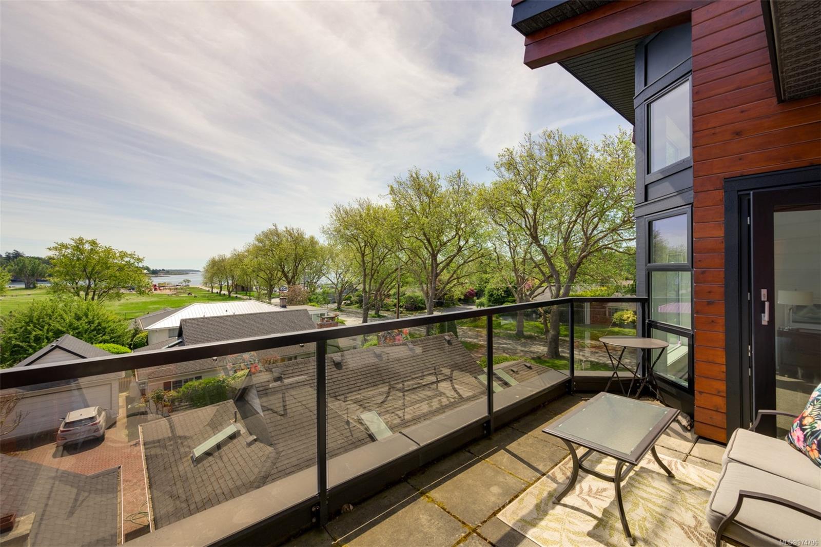 2589 Penrhyn St # 303