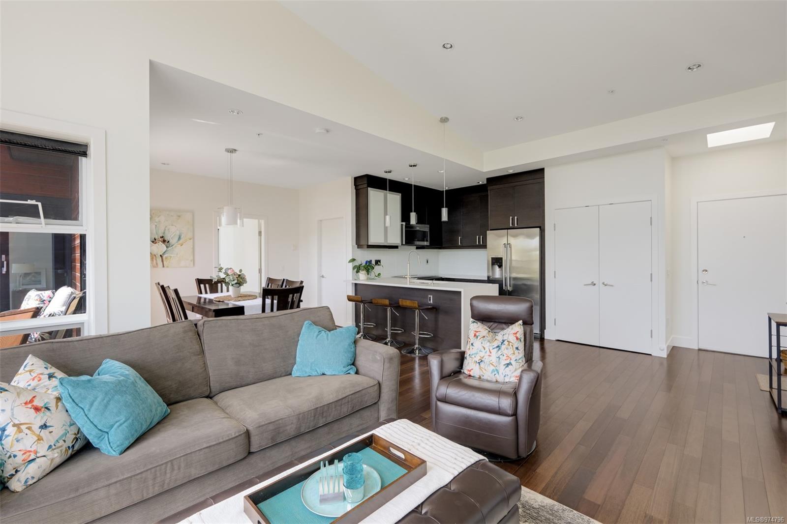 2589 Penrhyn St # 303