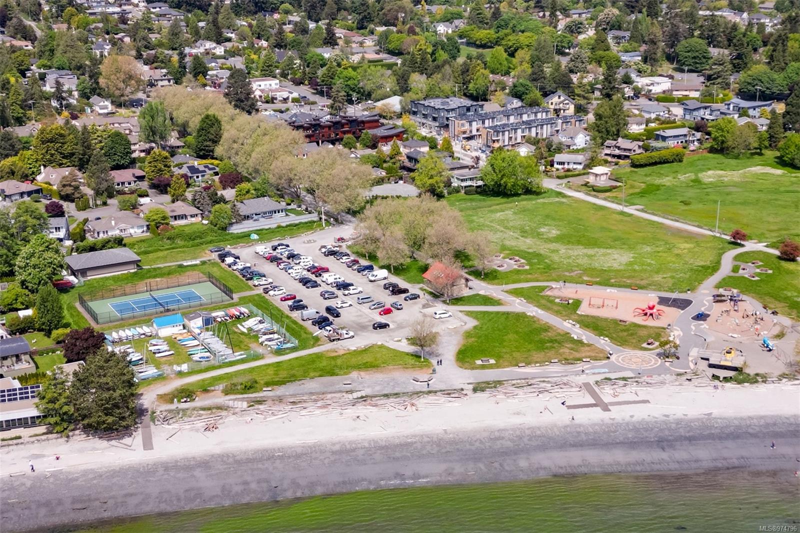 2589 Penrhyn St # 303