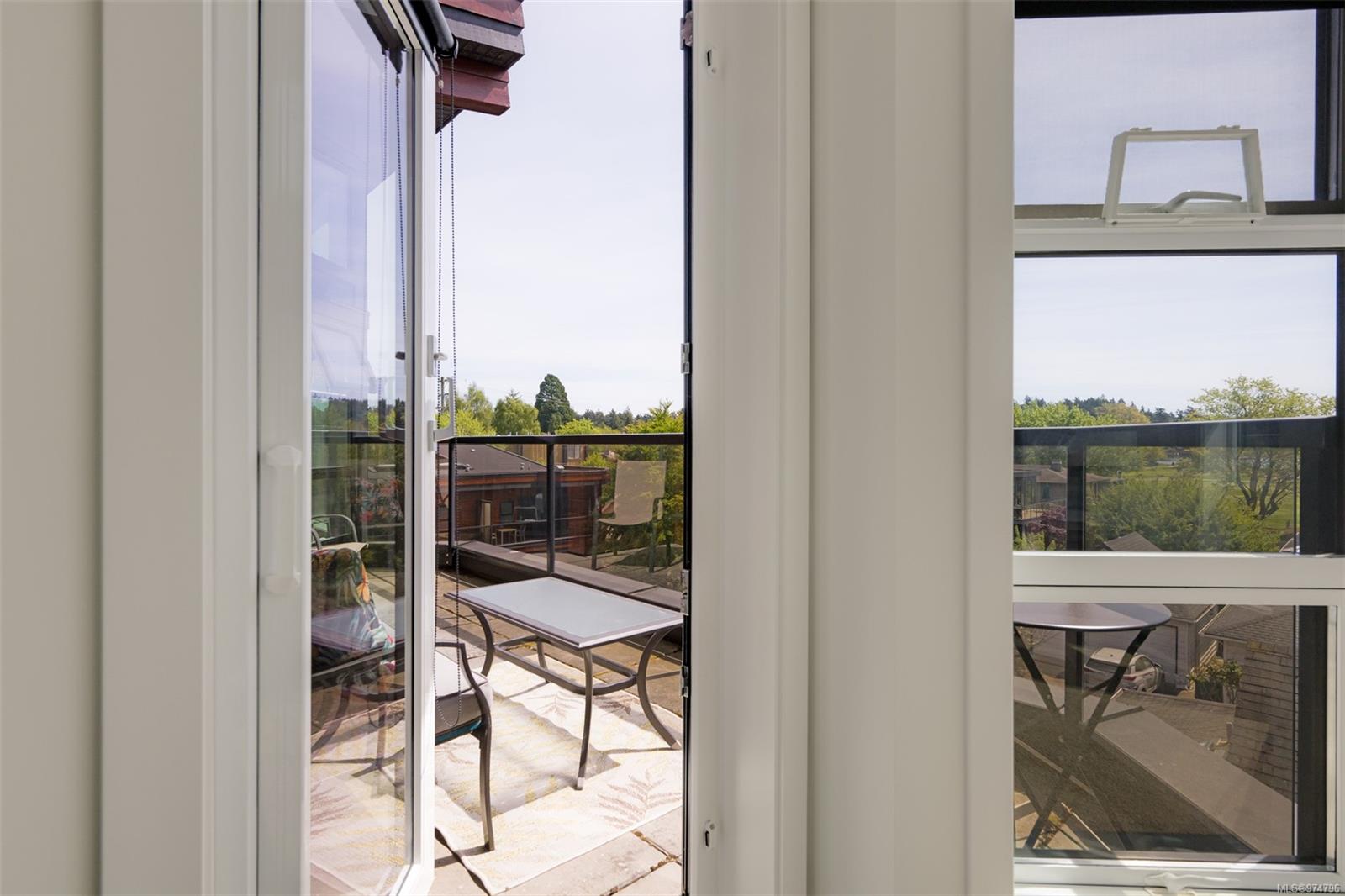 2589 Penrhyn St # 303