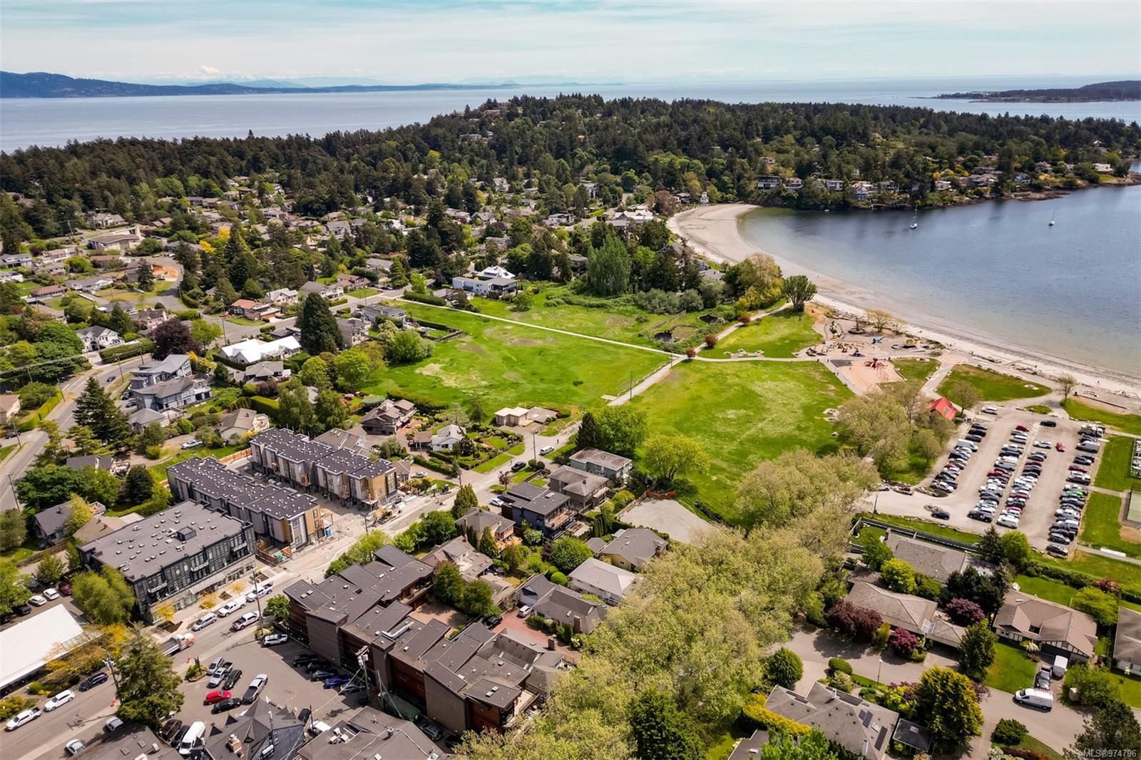 2589 Penrhyn St # 303