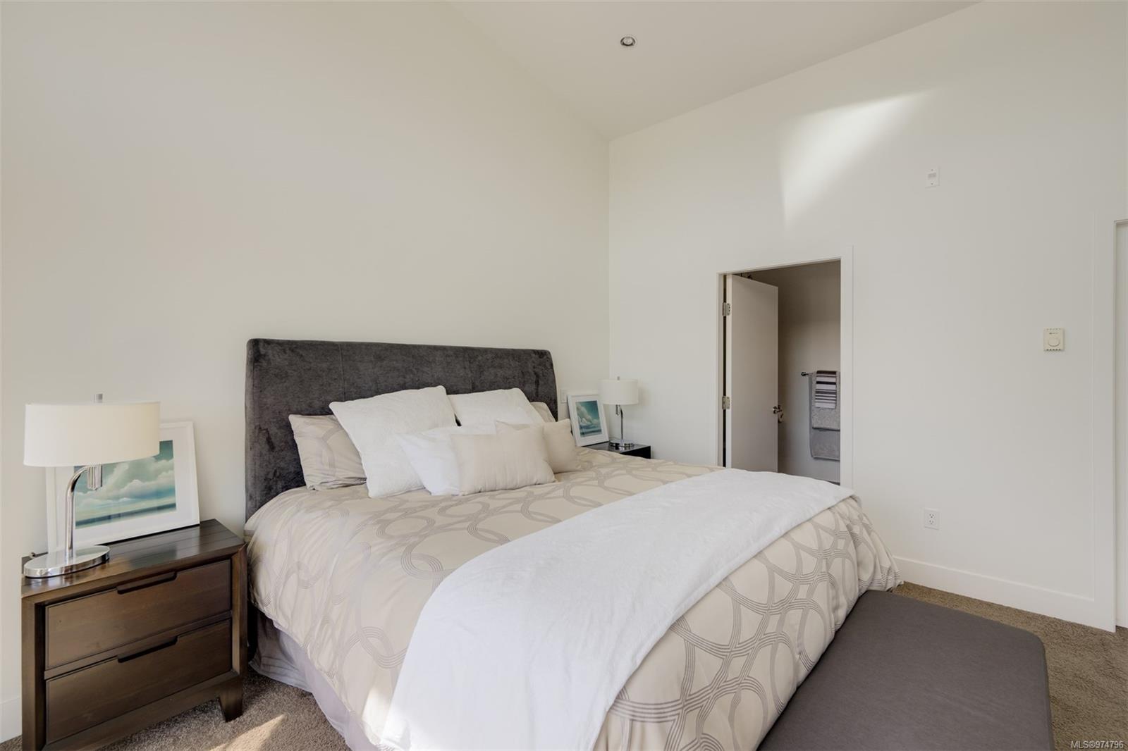 2589 Penrhyn St # 303