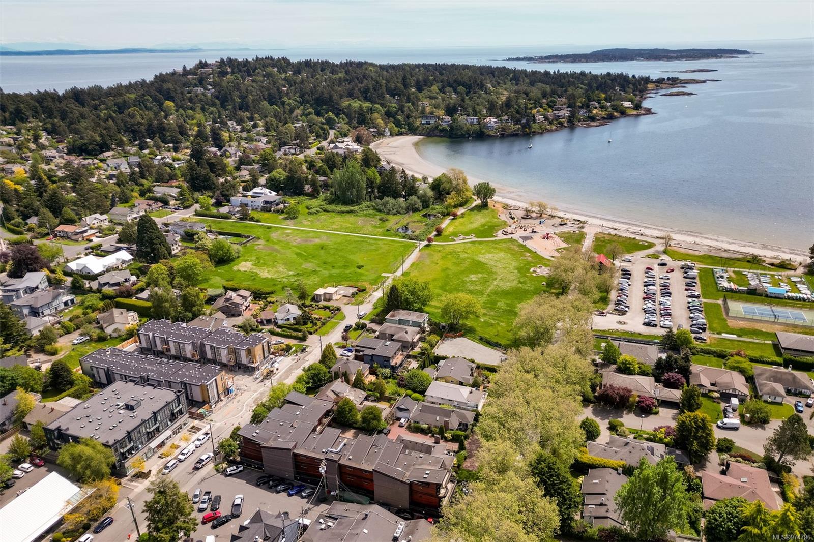 2589 Penrhyn St # 303