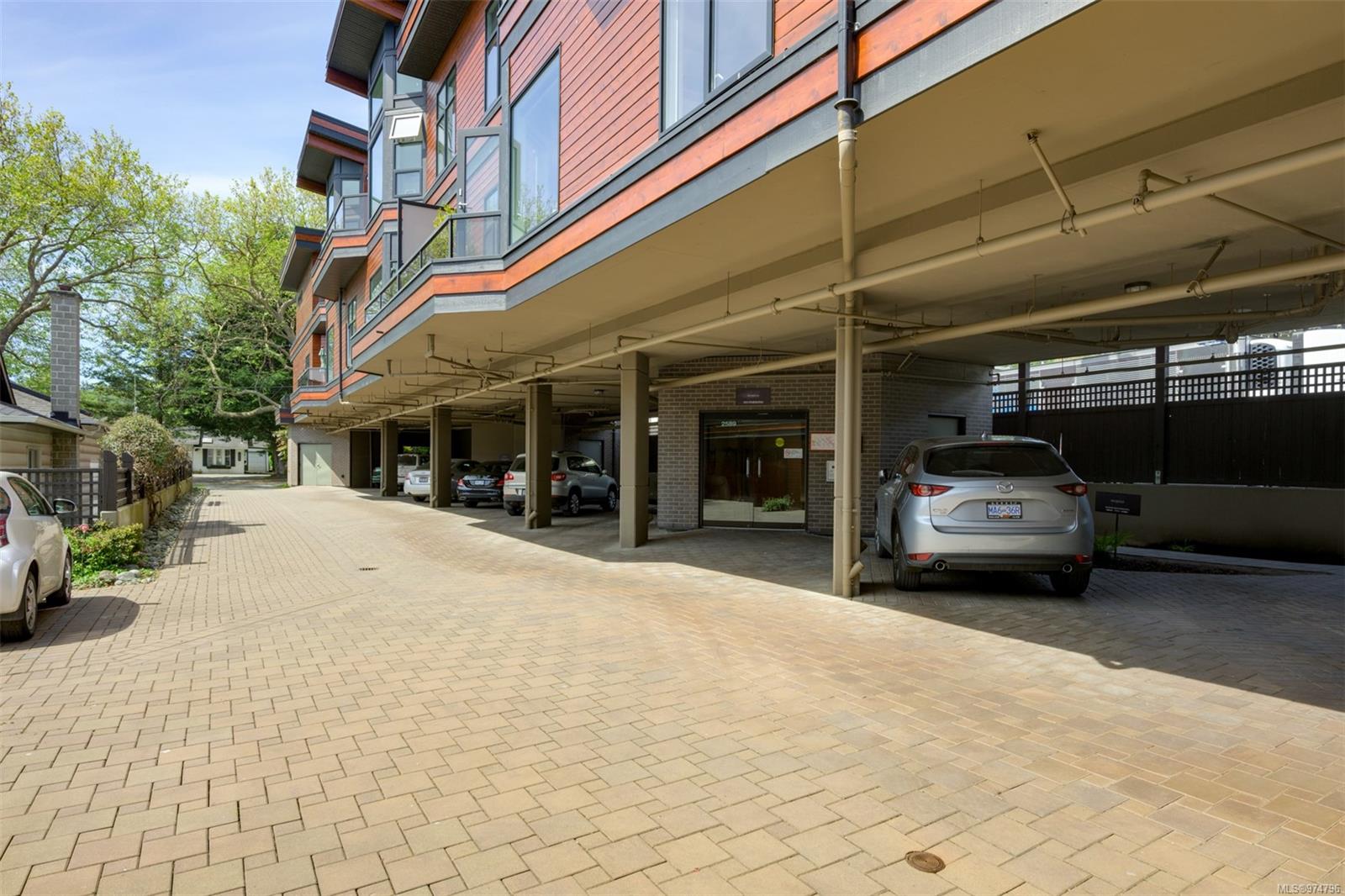 2589 Penrhyn St # 303