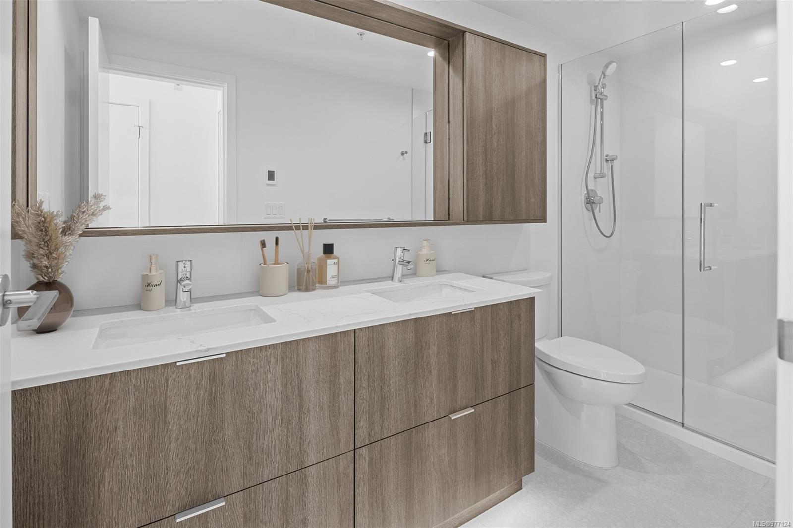 1100 Yates St Unit: PH2