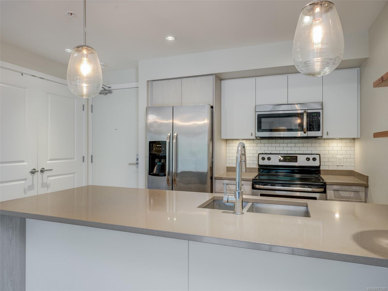 1000 Inverness Rd # 206